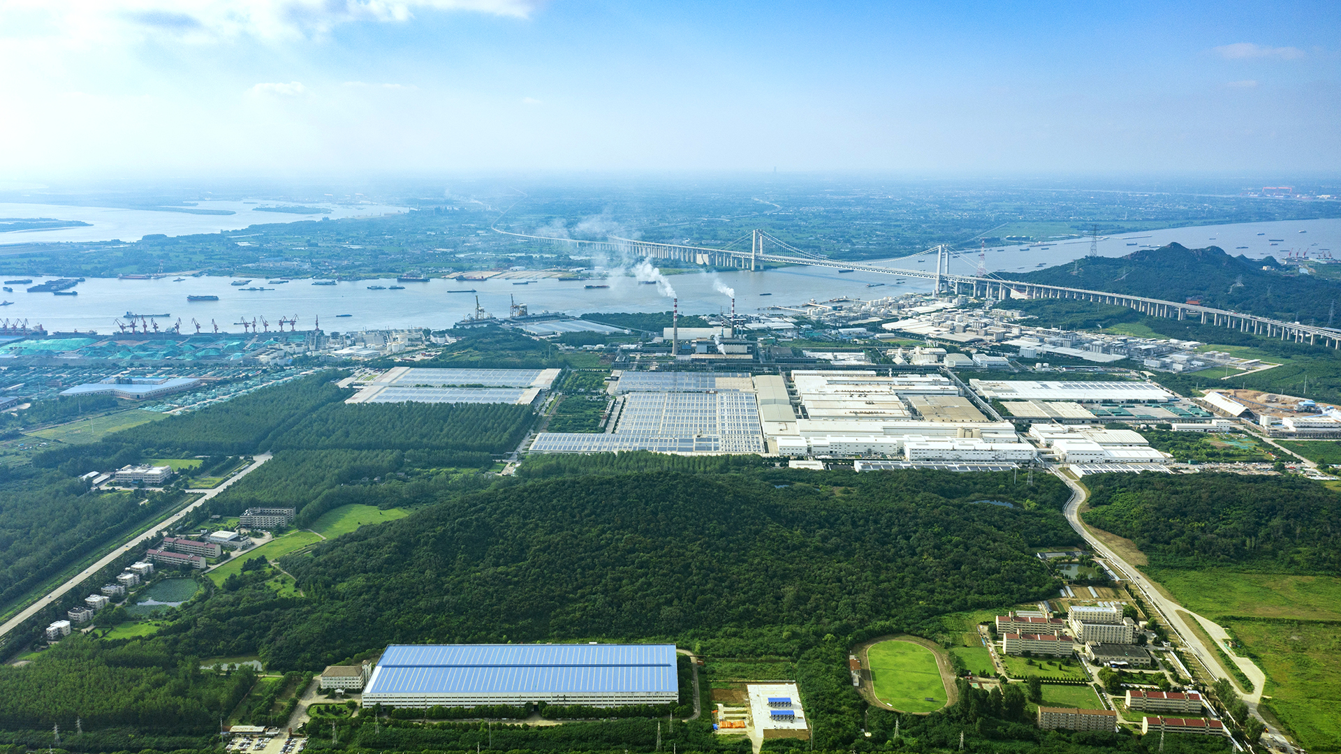 黄色网
纸业成立于1997年5月，占地5.33平方公里，年产文化用纸200万吨，是全世界单厂规模最大的铜版纸生产企业2023.jpg